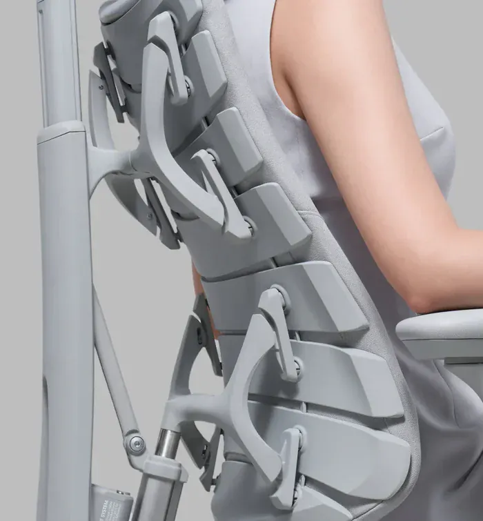 Сегменты спинки FlexFit кресла LiberNovo Omni крупным планом, вид сбоку
